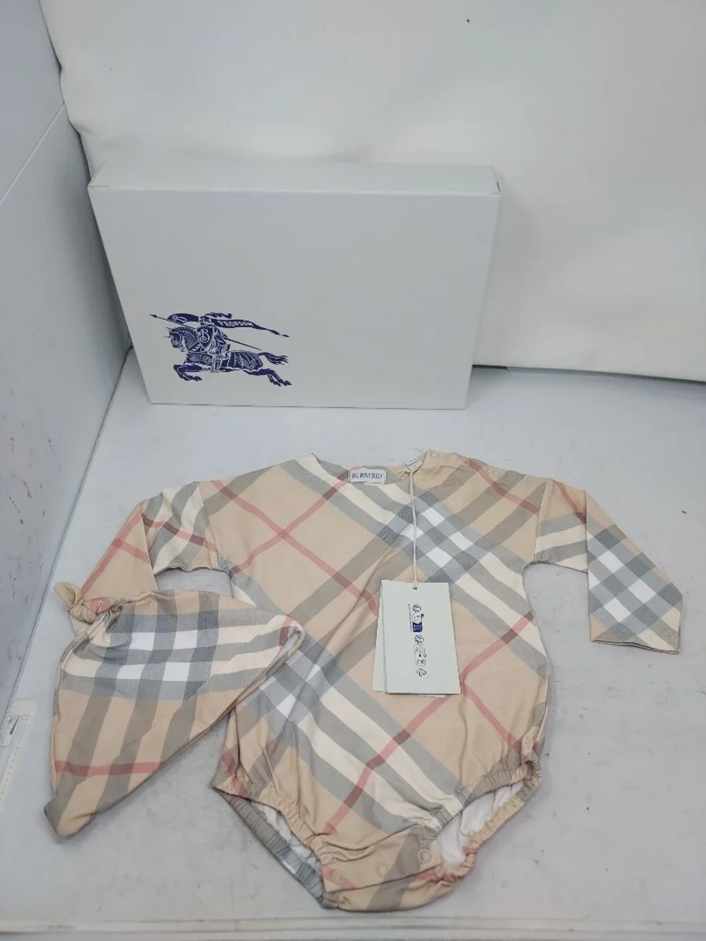 BURBERRY Baby Check Bodysuit Hat Box Size 12 Months New